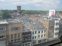 844310 Gezicht op panden aan de noordzijde van de Potterstraat te Utrecht, vanuit de zolder van het voormalige ...